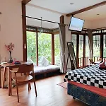 Malathi Wooden House With Pool View