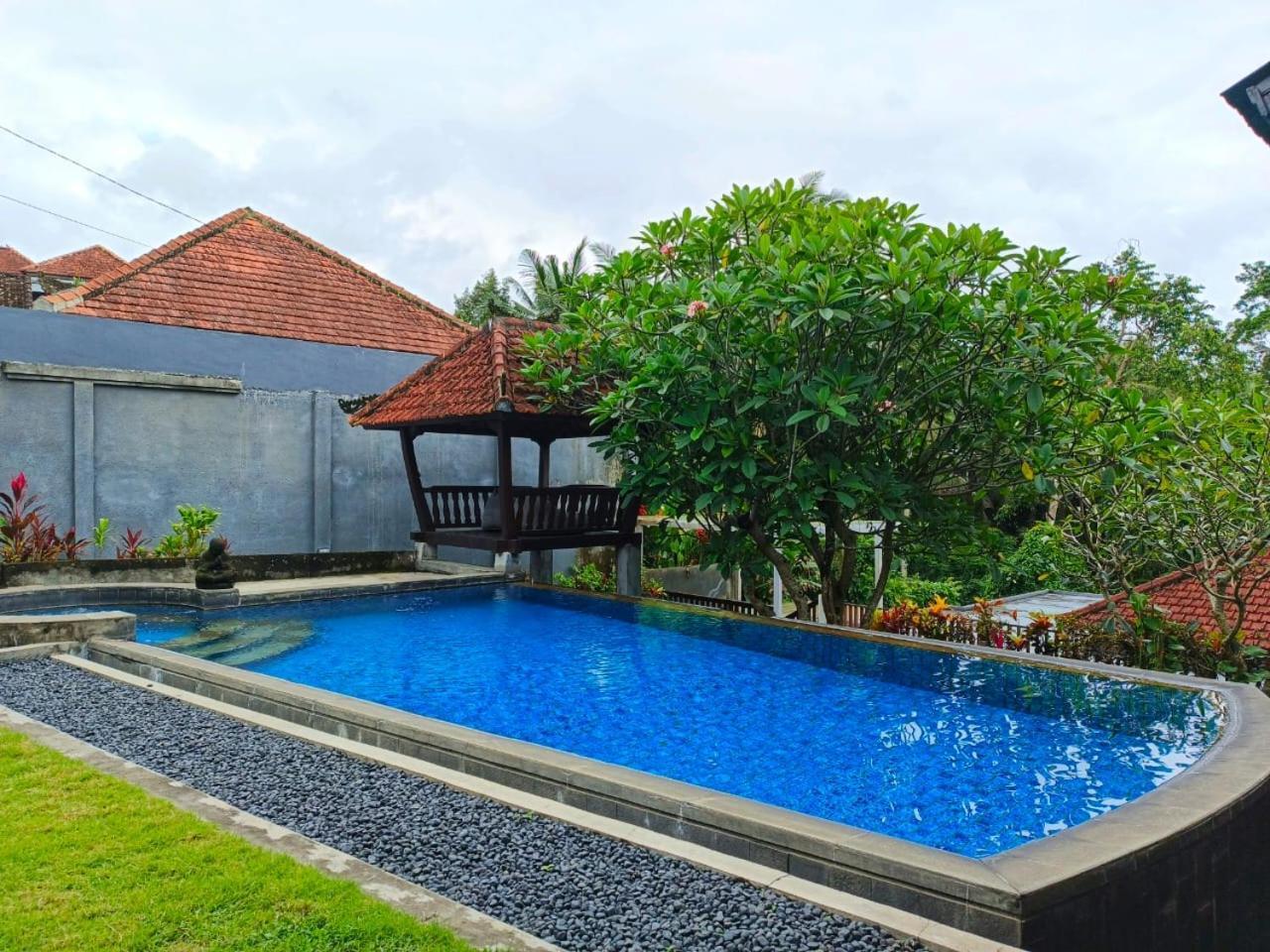 Malathi Wooden House With Pool View Ubud