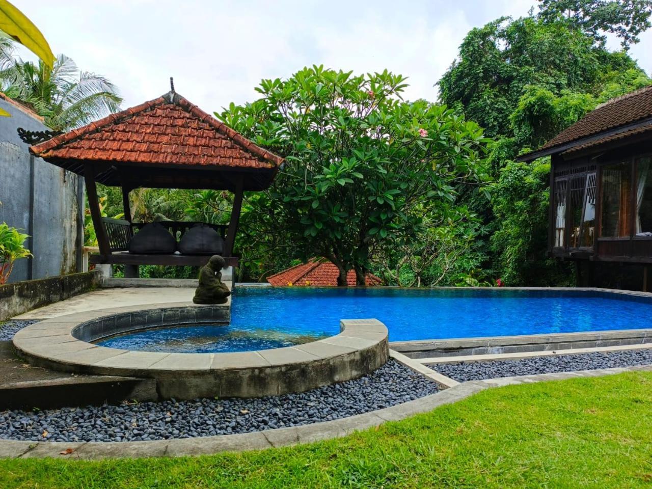 Malathi Wooden House With Pool View Villa Ubud