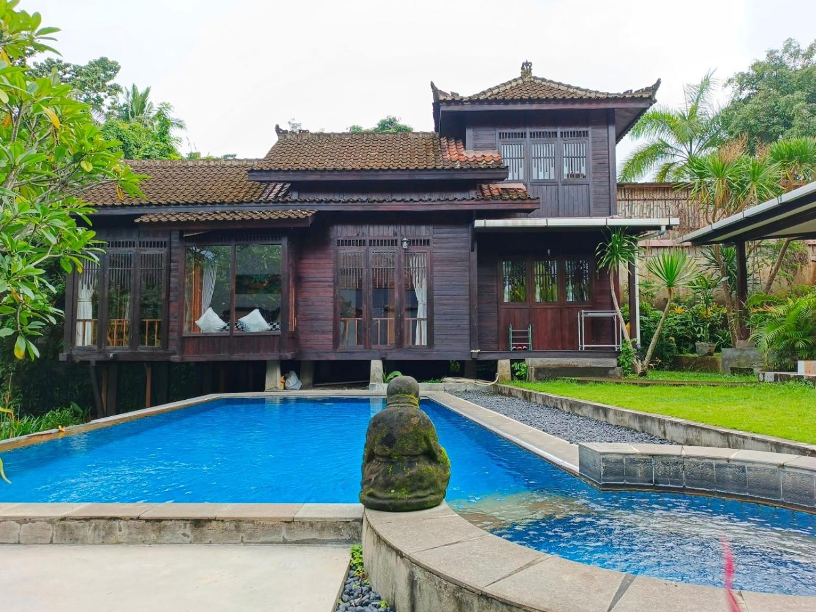 Villa Malathi Wooden House With Pool View