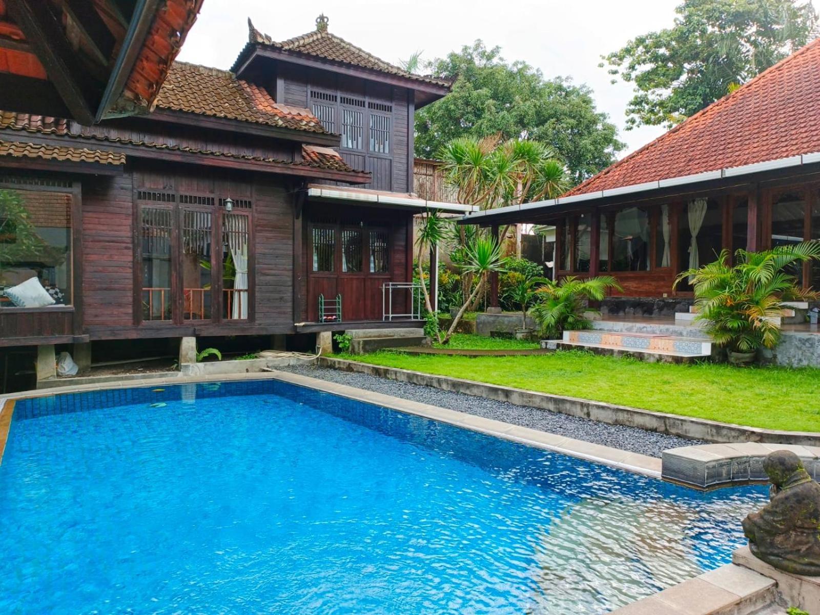 Malathi Wooden House With Pool View Ubud