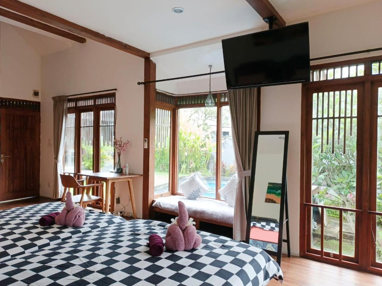 Villa Malathi Wooden House With Pool View Ubud