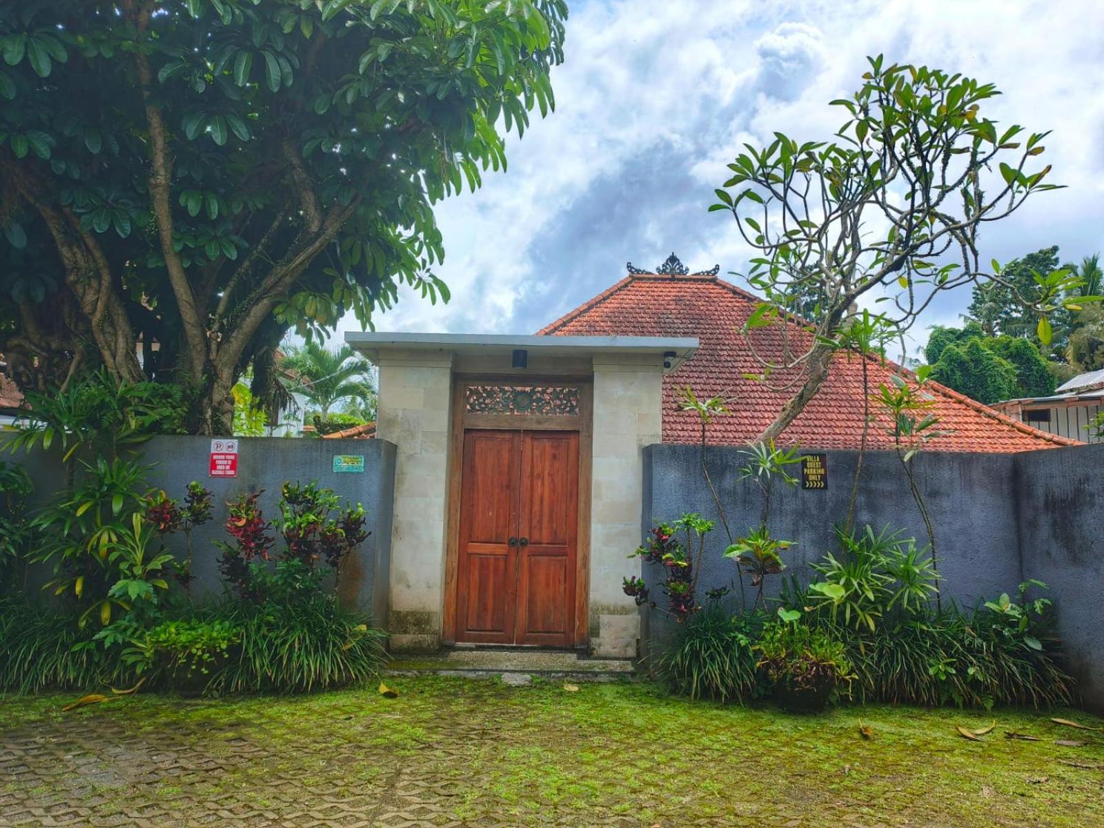 Malathi Wooden House With Pool View Villa Ubud